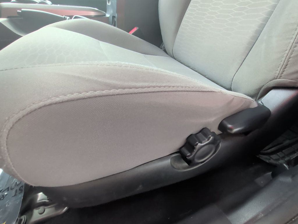 Toyota Tacoma DOUBLE CAB photo 13
