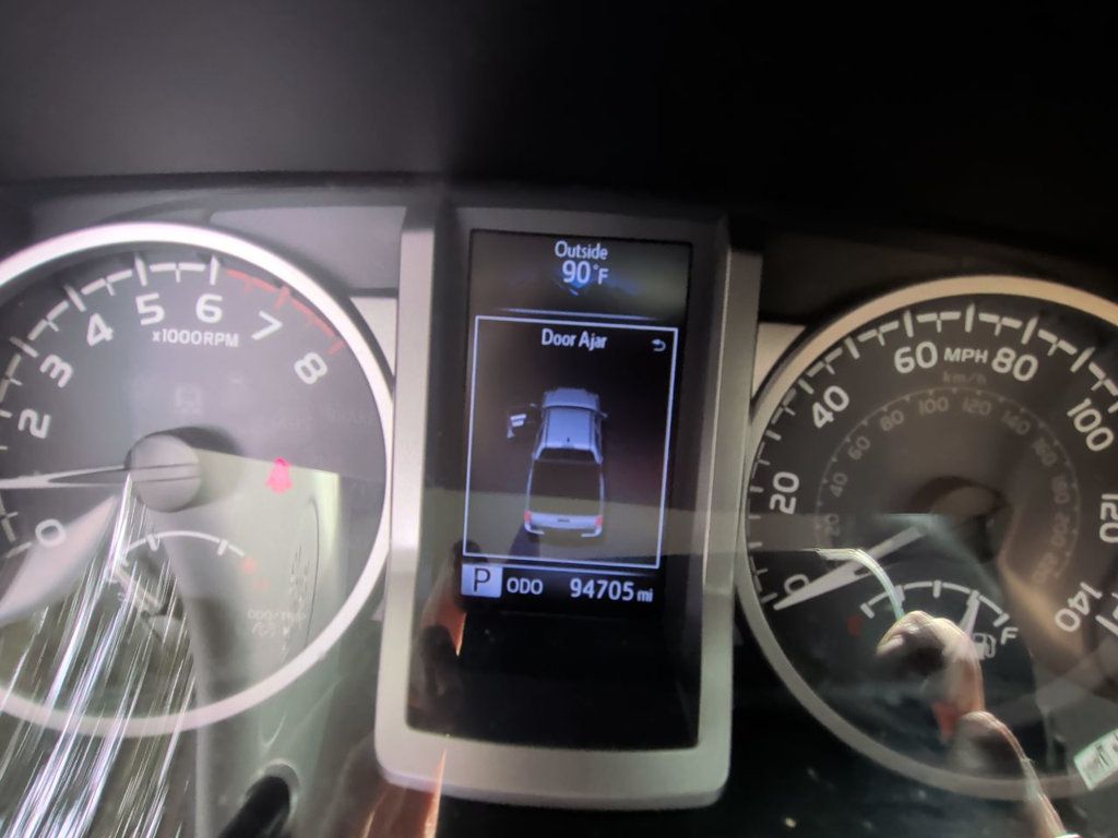 Toyota Tacoma DOUBLE CAB photo 16