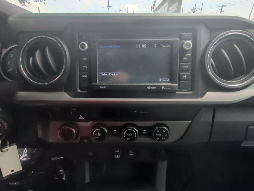 Toyota Tacoma DOUBLE CAB photo 17