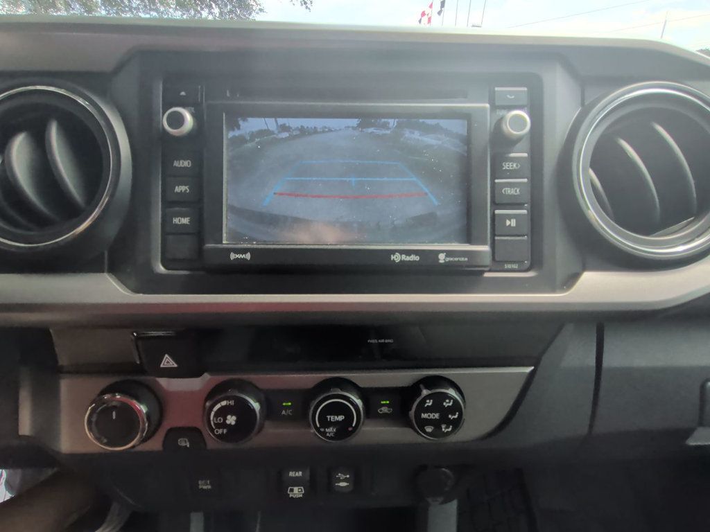 Toyota Tacoma DOUBLE CAB photo 18