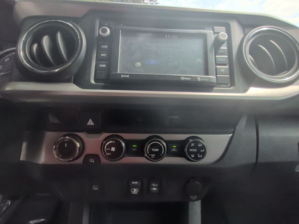 Toyota Tacoma DOUBLE CAB photo 20