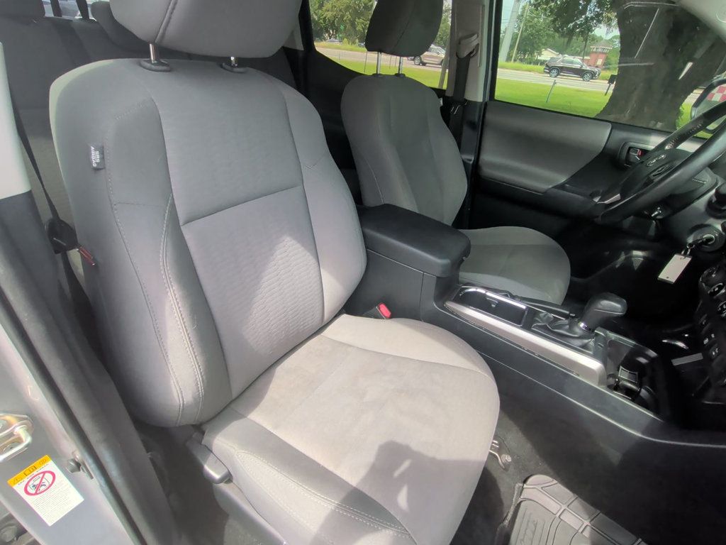 Toyota Tacoma DOUBLE CAB photo 21