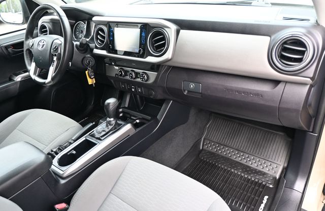 2018 Toyota Tacoma SR5 Double Cab  - 23062396 - 11