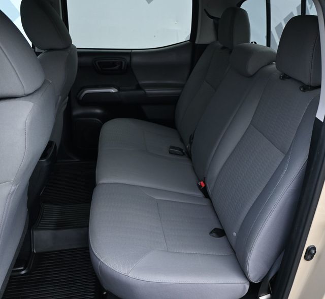 2018 Toyota Tacoma SR5 Double Cab  - 23062396 - 17