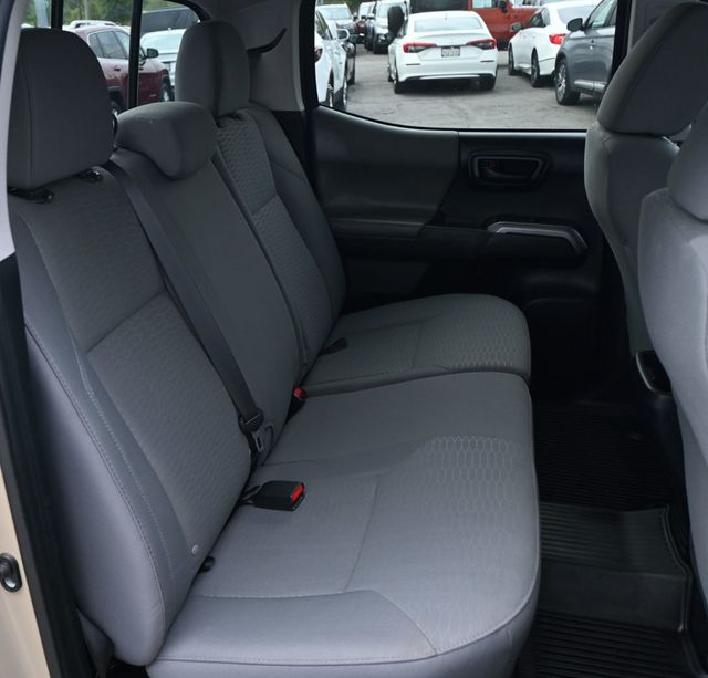 2018 Toyota Tacoma SR5 Double Cab  - 23062396 - 19