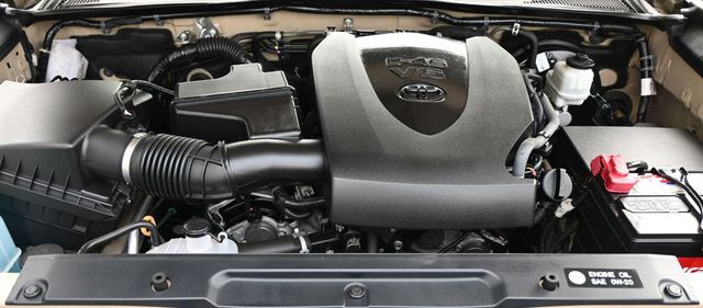 2018 Toyota Tacoma SR5 Double Cab  - 23062396 - 20