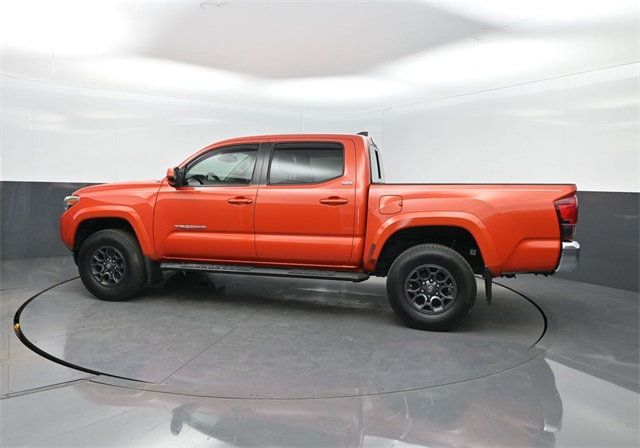 2018 Toyota Tacoma SR5 photo 2