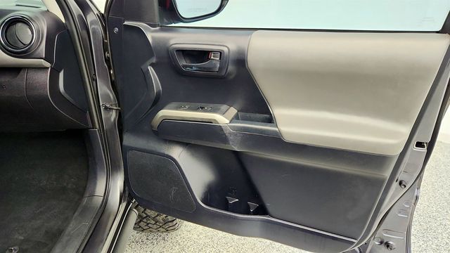 2018 Toyota Tacoma SR5 Double Cab 5' Bed V6 4x2 Automatic with Upgraded Wheels - 22958776 - 24