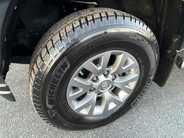 2018 Toyota Tacoma SR5 Double Cab 5' Bed V6 4x4 Automatic - 22945852 - 33