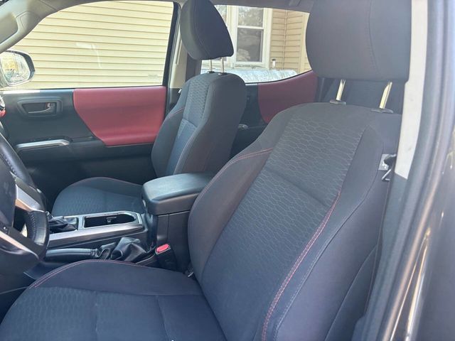 2018 Toyota Tacoma SR5 Double Cab 5' Bed V6 4x4 Automatic - 23016898 - 13