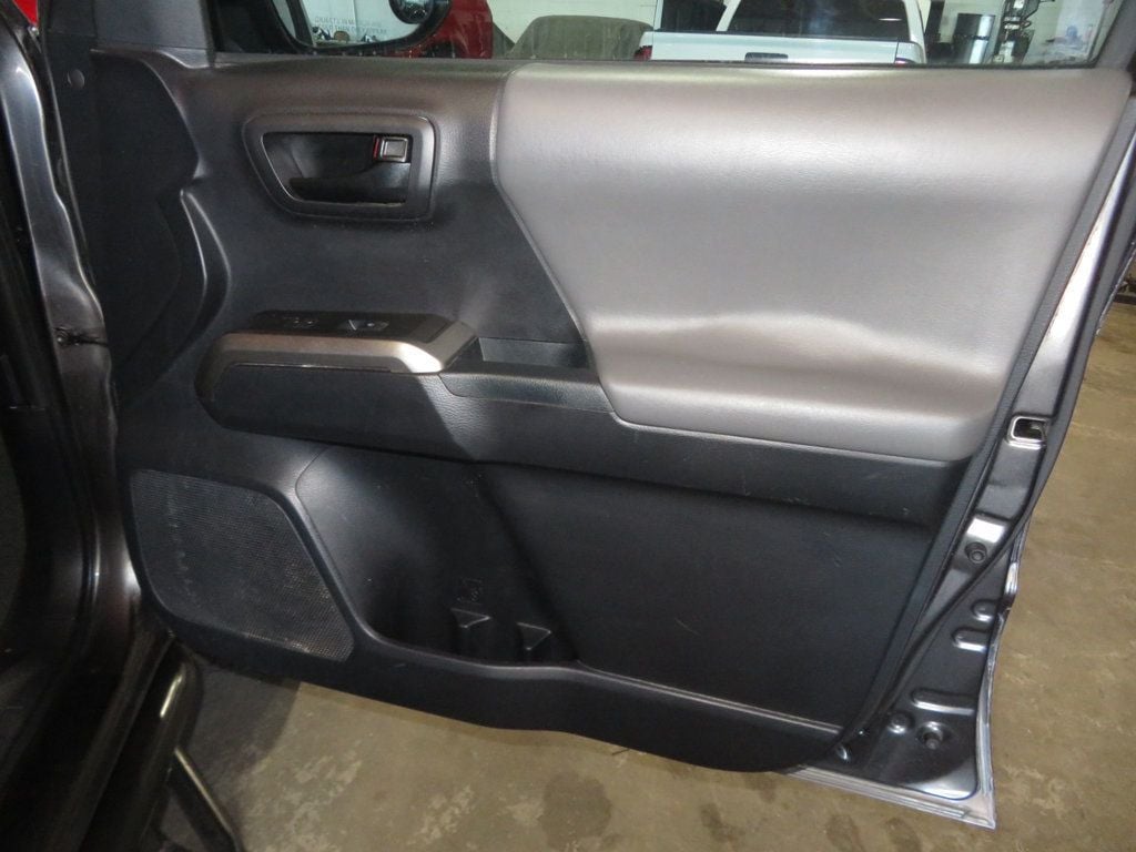 2018 Toyota Tacoma SR5 EXTRA CLEAN DOUBLECAB AZ TACOMA V6 - 22913596 - 32