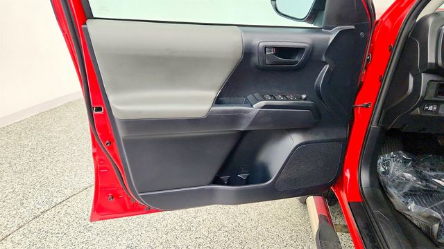 2018 Toyota Tacoma SR Double Cab 5' Bed V6 4x4 Automatic - 23056615 - 10