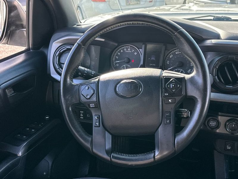 2018 Toyota Tacoma TRD Off-Road - 23056429 - 13