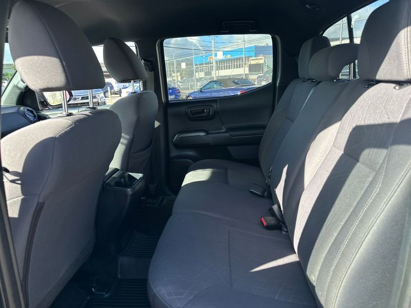 2018 Toyota Tacoma TRD Off-Road - 23056429 - 19