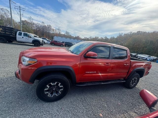 2018 Toyota Tacoma TRD Off-Road - 22645186 - 17