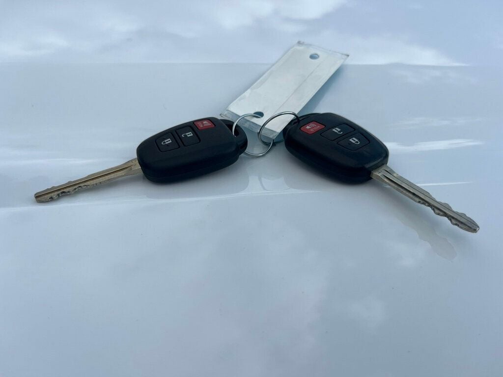 2018 Toyota Tacoma TRD OFF ROAD 6-Speed Manual 4x4 3 Pedals - 22942013 - 57