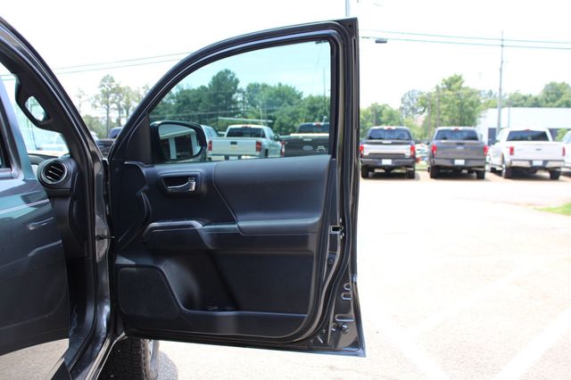 2018 Toyota Tacoma TRD Off Road Double Cab 5' Bed V6 4x4 Automatic - 23038920 - 29
