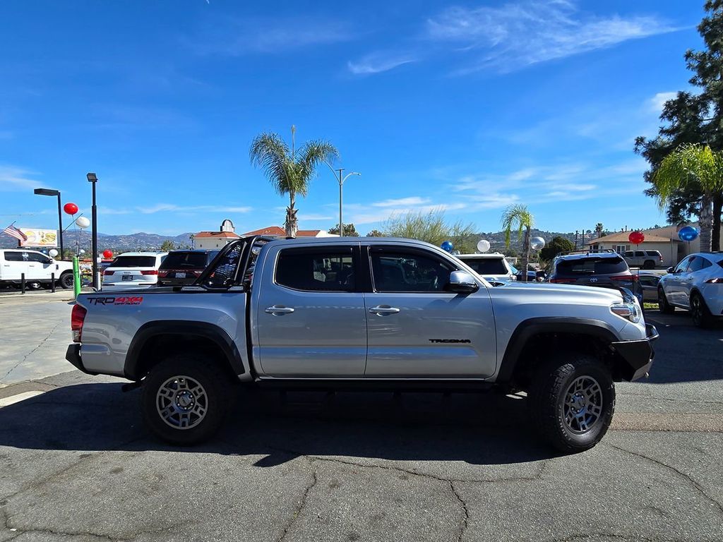2018 Toyota Tacoma TRD Off Road Double Cab 5' Bed V6 4x4 MT - 22324980 - 9