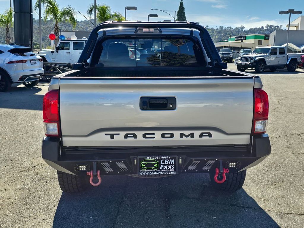 2018 Toyota Tacoma TRD Off Road Double Cab 5' Bed V6 4x4 MT - 22324980 - 8