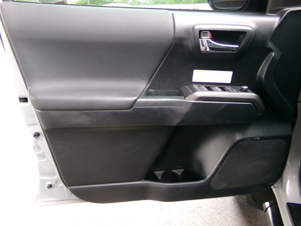 2018 Toyota Tacoma TRD Off Road Double Cab 5' Bed V6 4x4 MT - 23015804 - 10