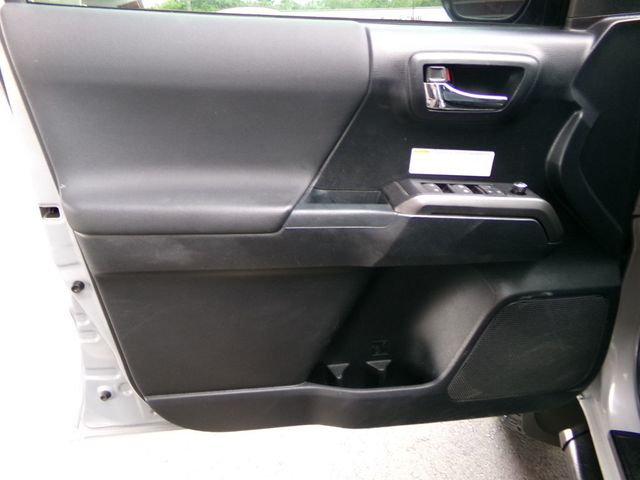 2018 Toyota Tacoma TRD Off Road Double Cab 5' Bed V6 4x4 MT - 23015804 - 10