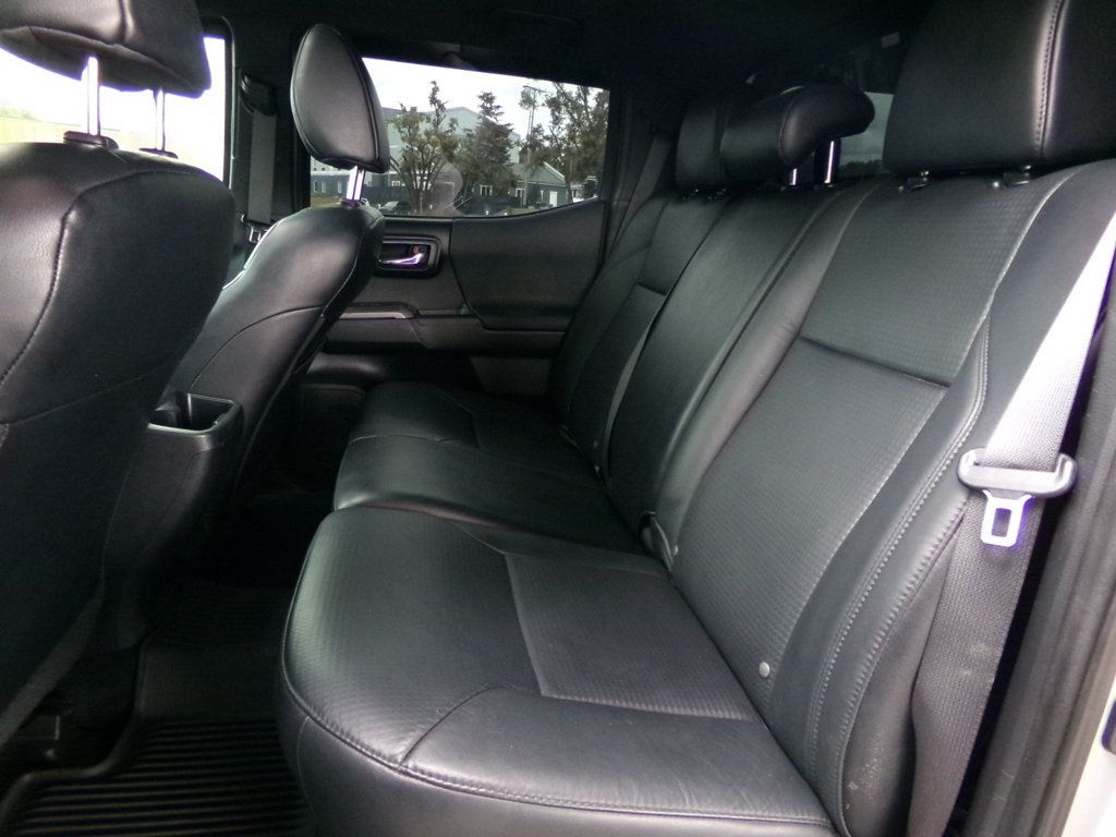 2018 Toyota Tacoma TRD Off Road Double Cab 5' Bed V6 4x4 MT - 23015804 - 11