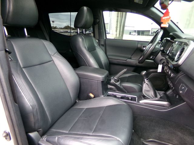 2018 Toyota Tacoma TRD Off Road Double Cab 5' Bed V6 4x4 MT - 23015804 - 16