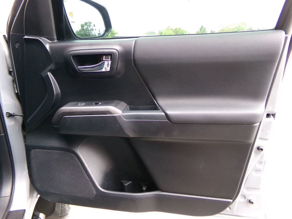 2018 Toyota Tacoma TRD Off Road Double Cab 5' Bed V6 4x4 MT - 23015804 - 17