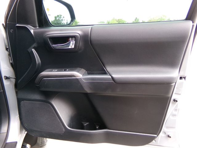 2018 Toyota Tacoma TRD Off Road Double Cab 5' Bed V6 4x4 MT - 23015804 - 17