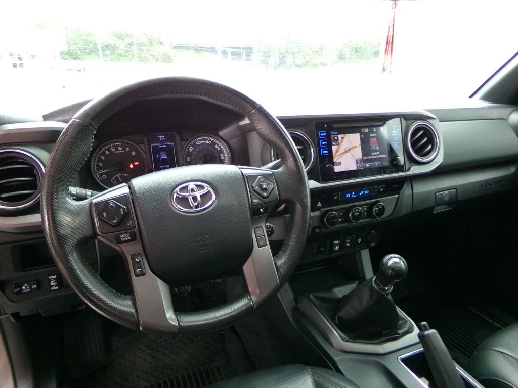 2018 Toyota Tacoma TRD Off Road Double Cab 5' Bed V6 4x4 MT - 23015804 - 8