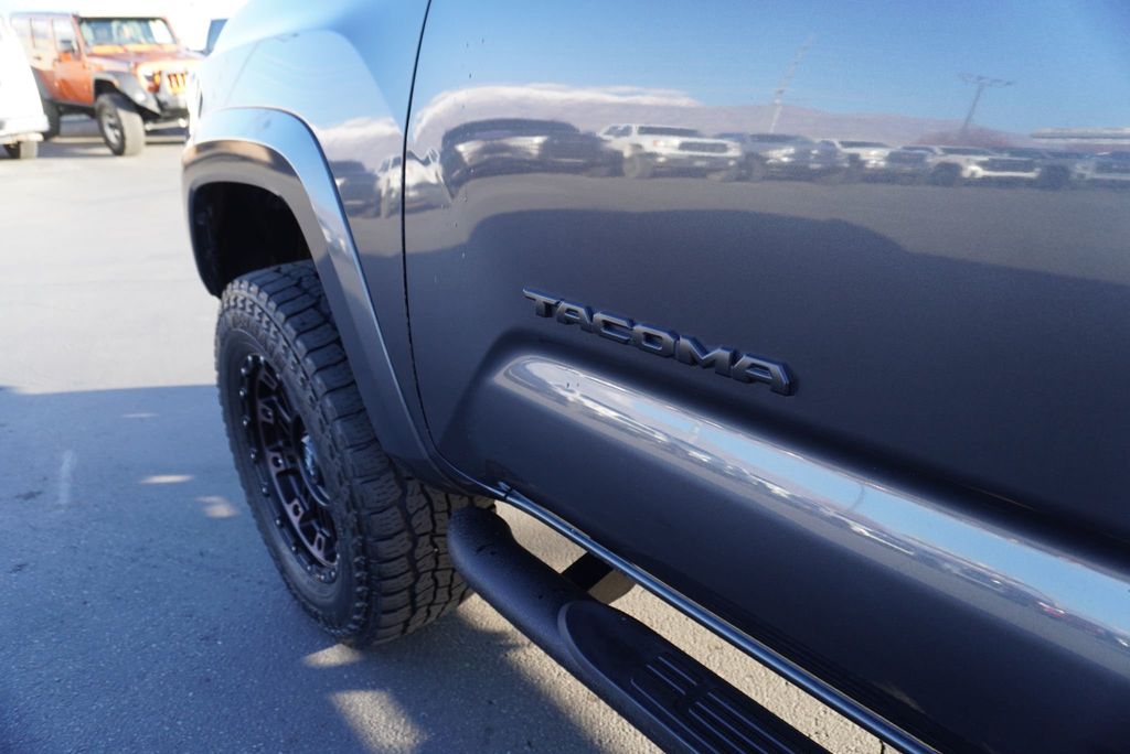 2018 Toyota Tacoma TRD SPORT - 22950515 - 17