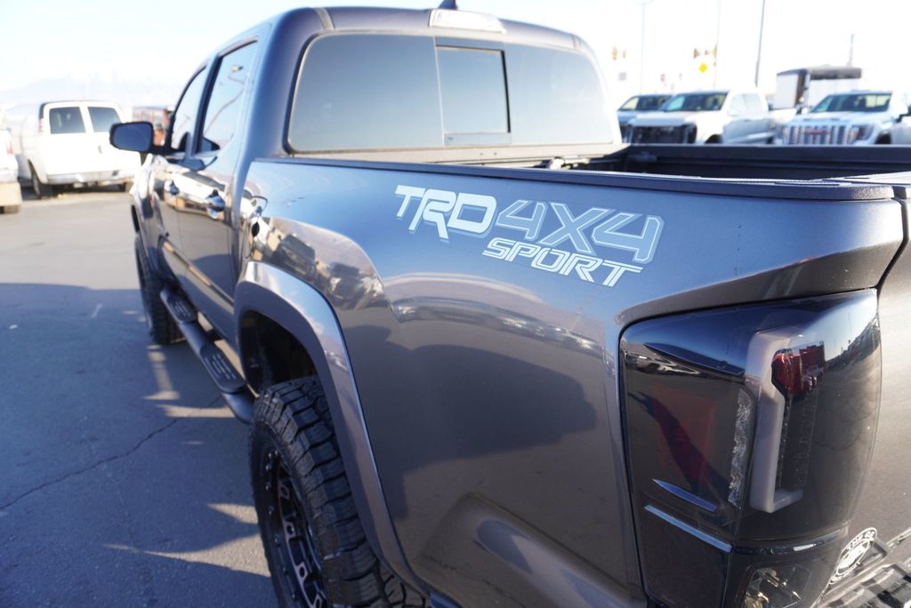 2018 Toyota Tacoma TRD SPORT - 22950515 - 18