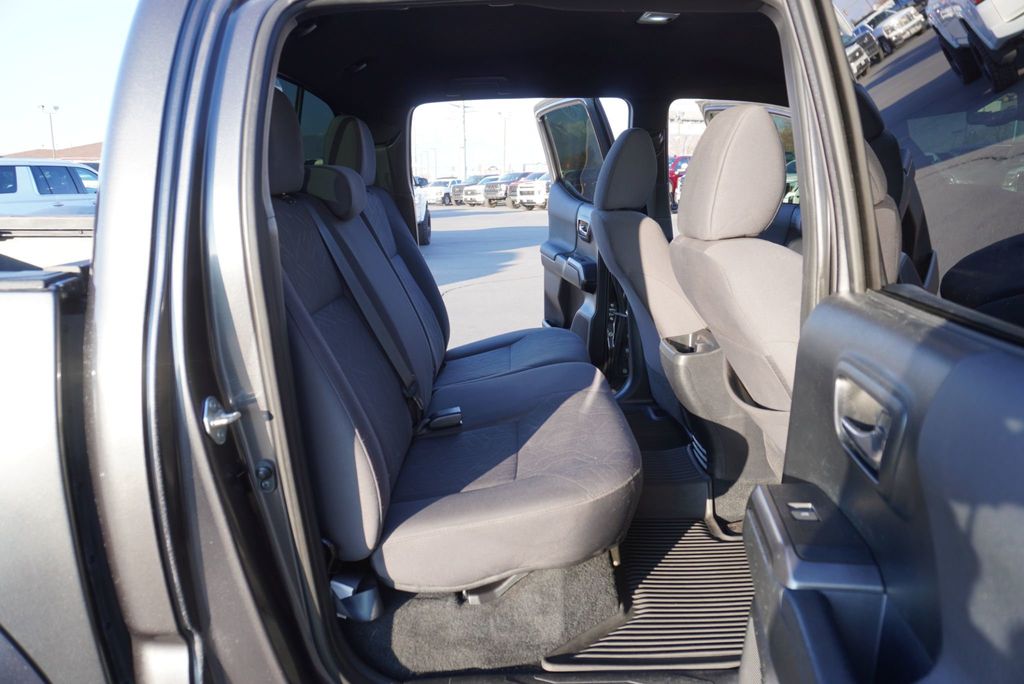 2018 Toyota Tacoma TRD SPORT - 22950515 - 24