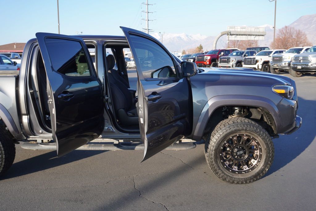 2018 Toyota Tacoma TRD SPORT - 22950515 - 25