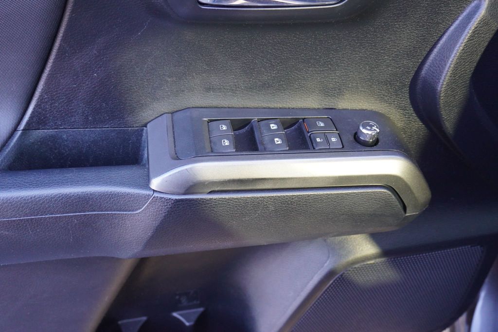 2018 Toyota Tacoma TRD SPORT - 22950515 - 26