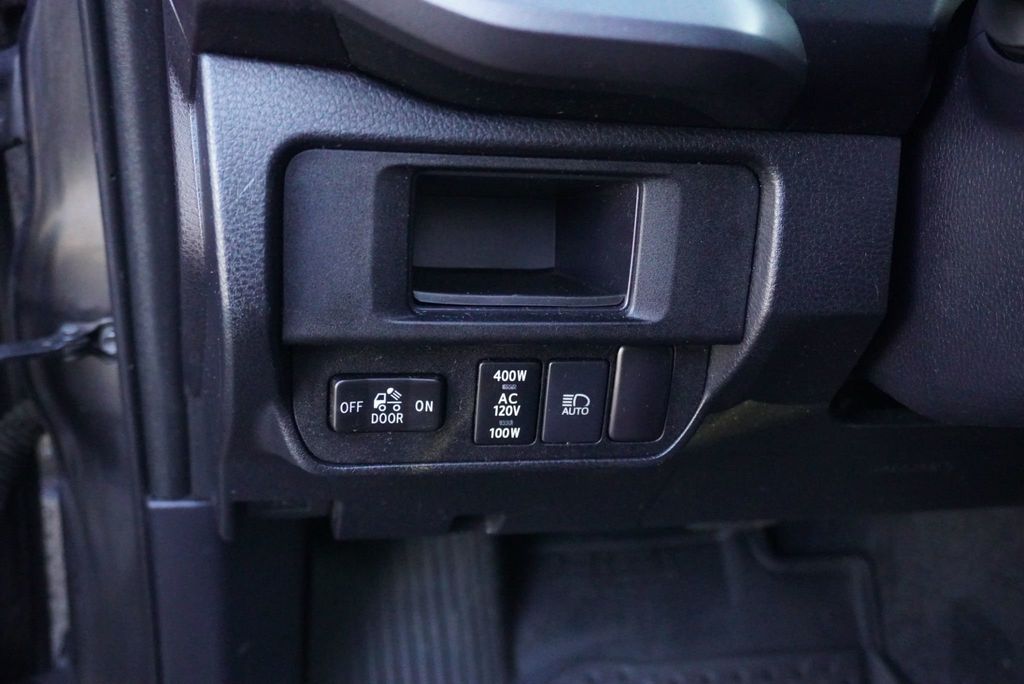 2018 Toyota Tacoma TRD SPORT - 22950515 - 27