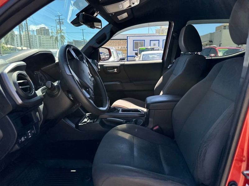 2018 Toyota Tacoma TRD Sport Double Cab V6 photo 9