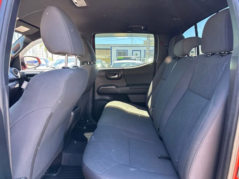 2018 Toyota Tacoma TRD Sport Double Cab V6 photo 11