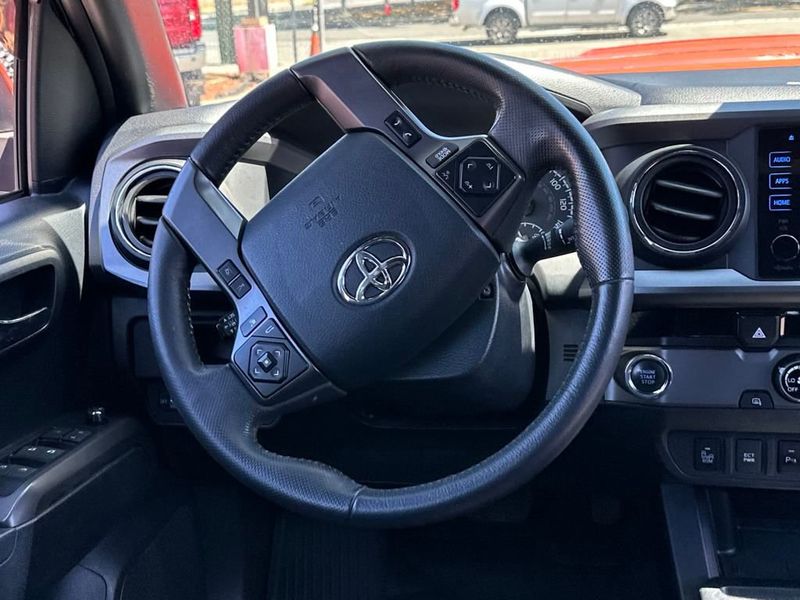 2018 Toyota Tacoma TRD Sport Double Cab V6 photo 14