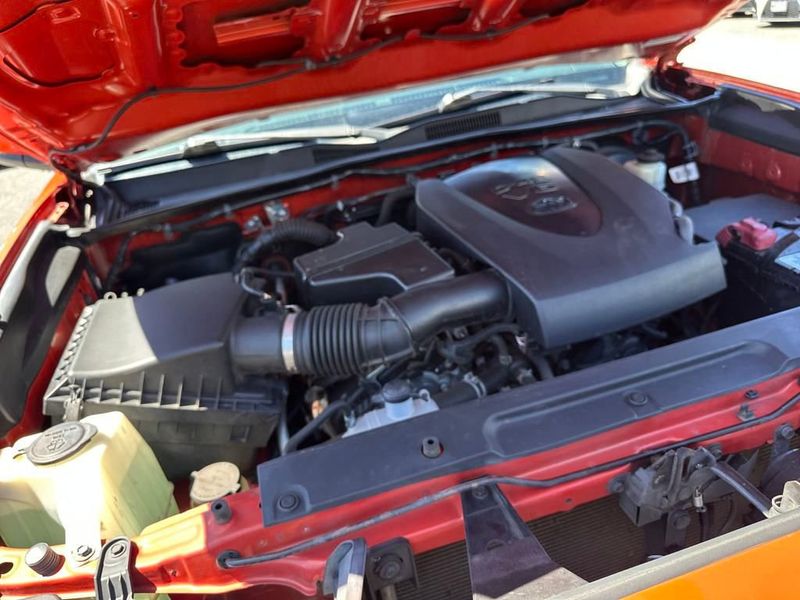 2018 Toyota Tacoma TRD Sport Double Cab V6 photo 17