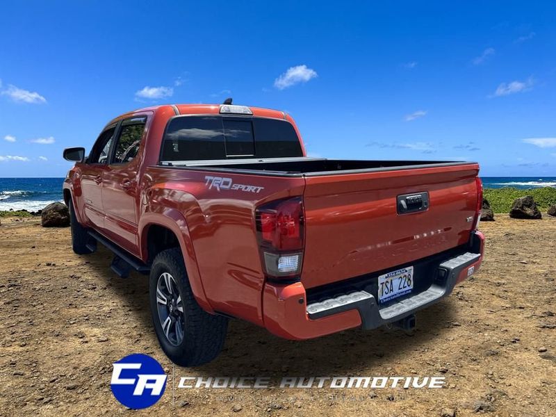 2018 Toyota Tacoma TRD Sport Double Cab V6 photo 2