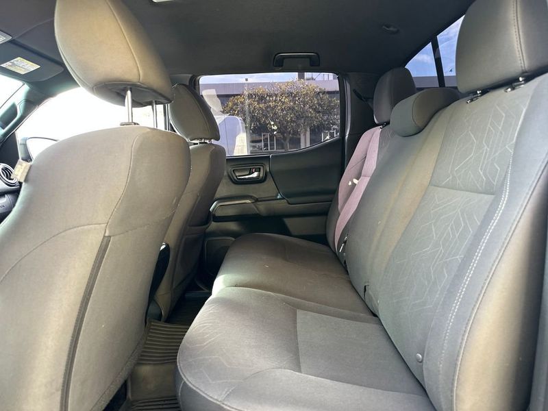 2018 Toyota Tacoma TRD Sport Double Cab 5' Bed V6 4x2 Automatic - 22968306 - 15