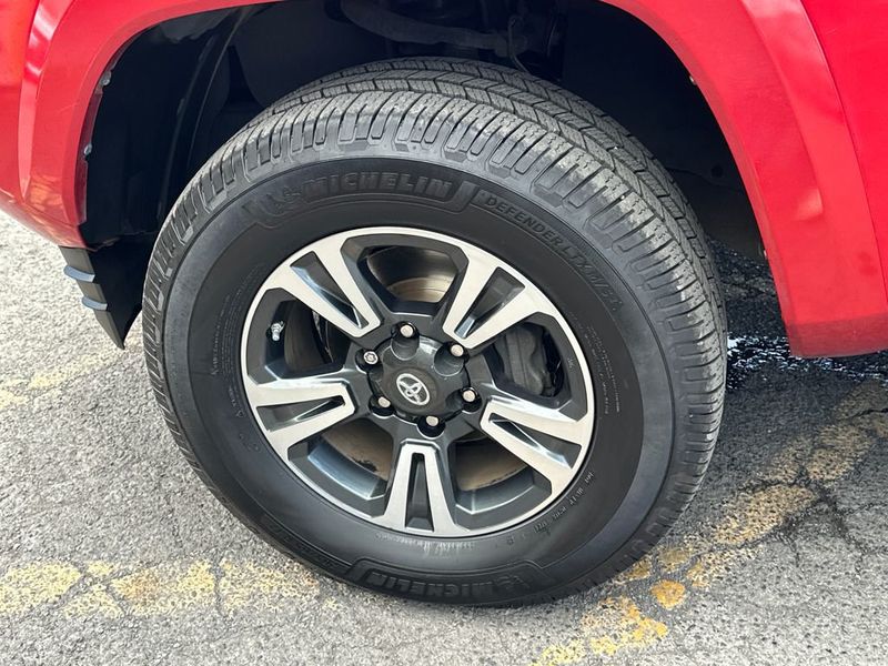 2018 Toyota Tacoma TRD Sport Double Cab 5' Bed V6 4x2 Automatic - 23031148 - 10