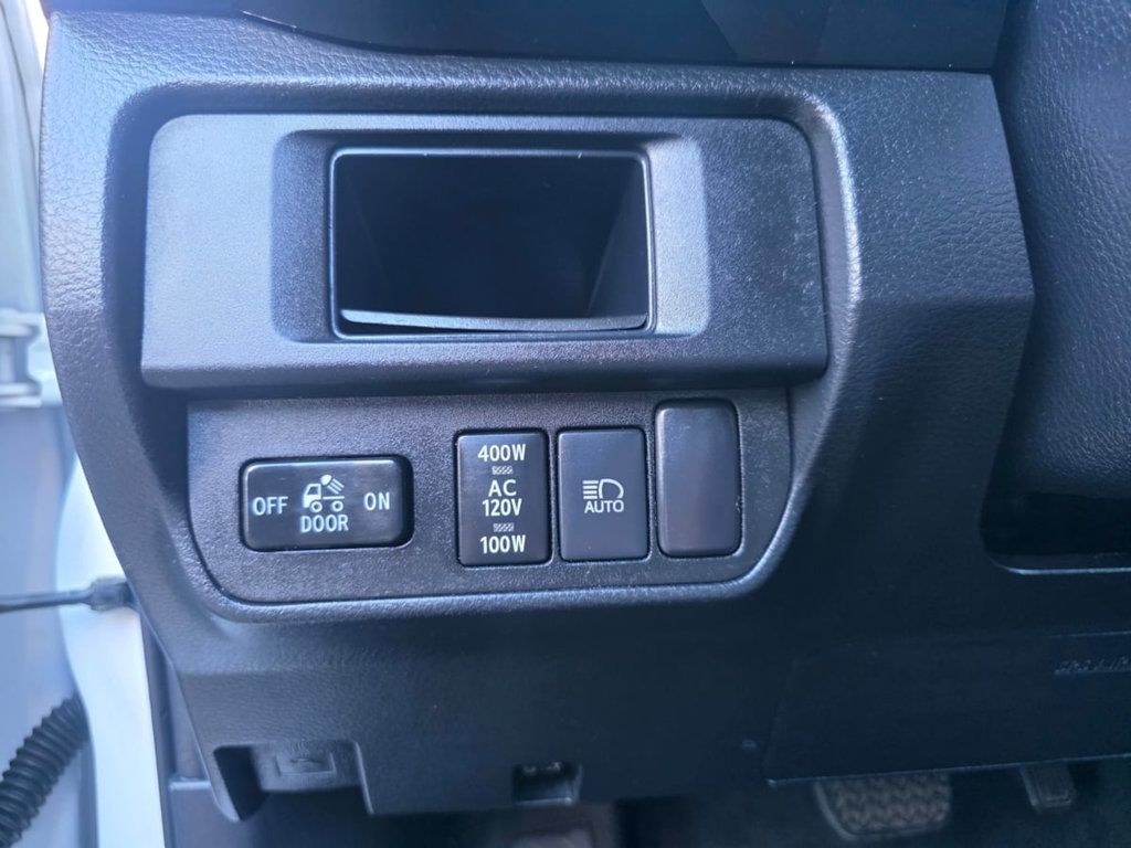 2018 Toyota Tacoma TRD Sport Double Cab 5' Bed V6 4x2 Automatic - 22971867 - 11