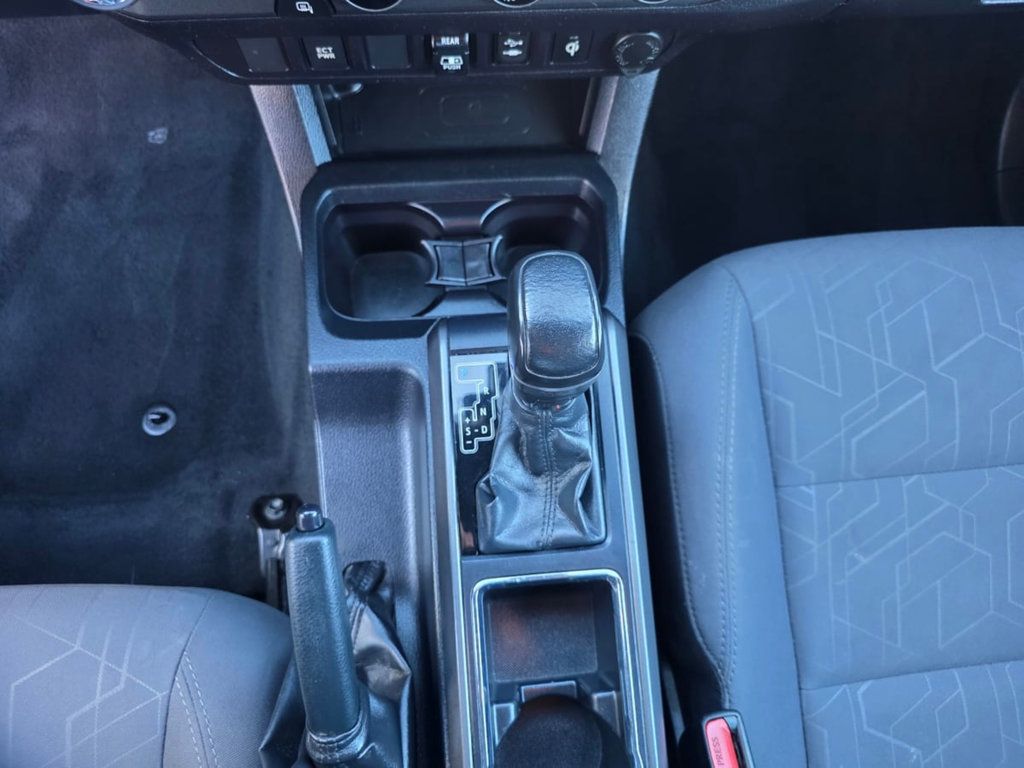 2018 Toyota Tacoma TRD Sport Double Cab 5' Bed V6 4x2 Automatic - 22971867 - 16