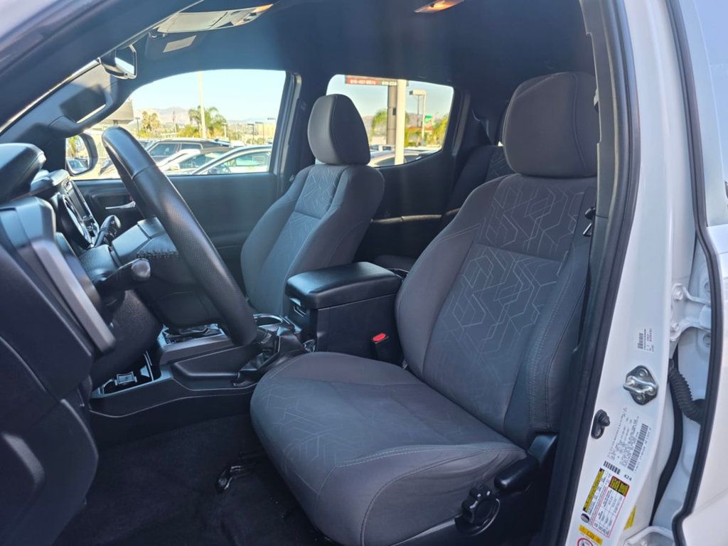 2018 Toyota Tacoma TRD Sport Double Cab 5' Bed V6 4x2 Automatic - 22971867 - 19