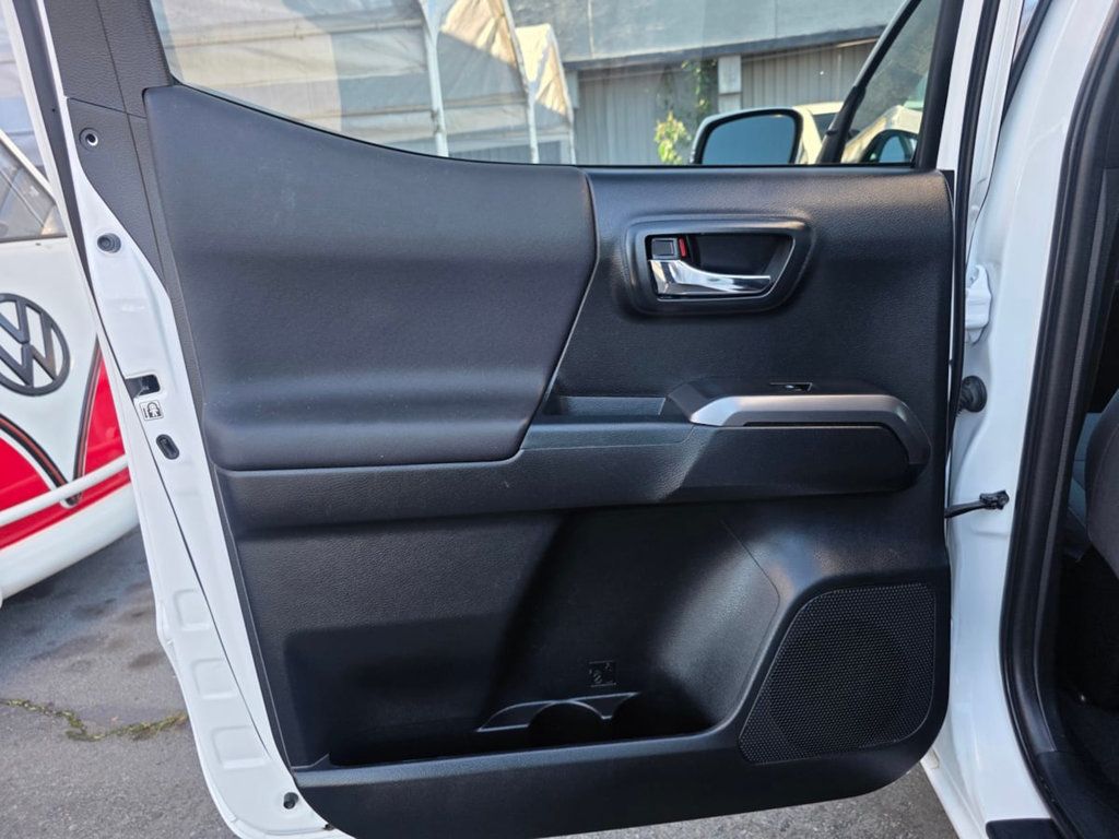 2018 Toyota Tacoma TRD Sport Double Cab 5' Bed V6 4x2 Automatic - 22971867 - 21