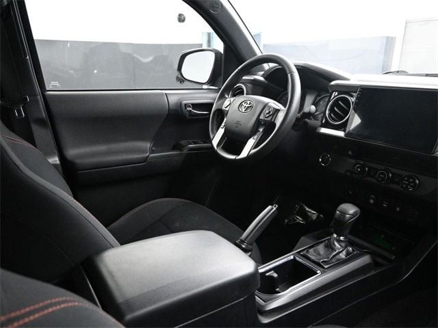 2018 Toyota Tacoma TRD Sport Double Cab 5' Bed V6 4x2 Automatic - 22948539 - 13