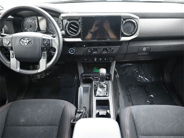 2018 Toyota Tacoma TRD Sport Double Cab 5' Bed V6 4x2 Automatic - 22951706 - 11