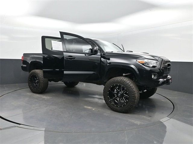 2018 Toyota Tacoma TRD Sport Double Cab 5' Bed V6 4x2 Automatic - 22951706 - 30